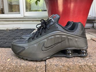 NIKE SHOX R4