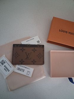LOUIS VUITTON CARD HOLDER