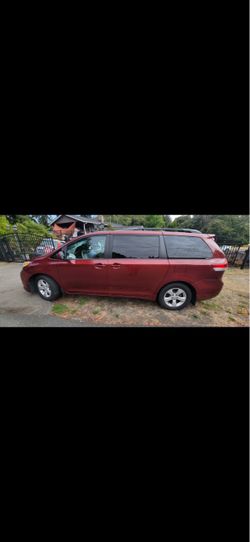 2014 Red Toyota Sienna Minivan LE