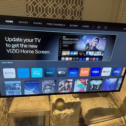 43 In Vizio 4k UHD Smart Tv W Base & Remote 