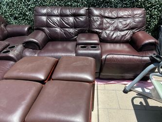 Dark brown leather seat (2-seater with cup holders in middle)
