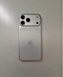 Silver iPhone 17 pro max att