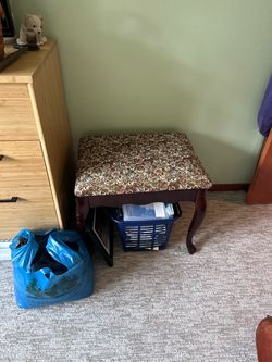 Piano bench