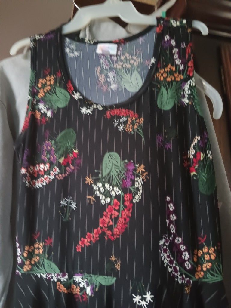 LuLaRoe Medium Nicki
