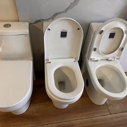 3 Open Box Toilet. Sale 