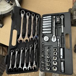 Metrinch Combination Wrench and Socket Set