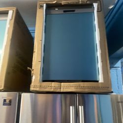 Dishwasher White And SSTTEEL Frigidaire 24” Inch Width 