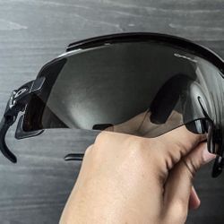 ‘2️⃣6️⃣🥳 New Oakleys  Box, Pouch Cloth All Included🥂