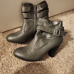 Cute Gray Boots Size 5