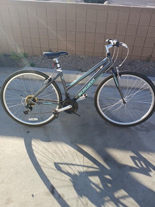 26in Schwinn Pathway Bike