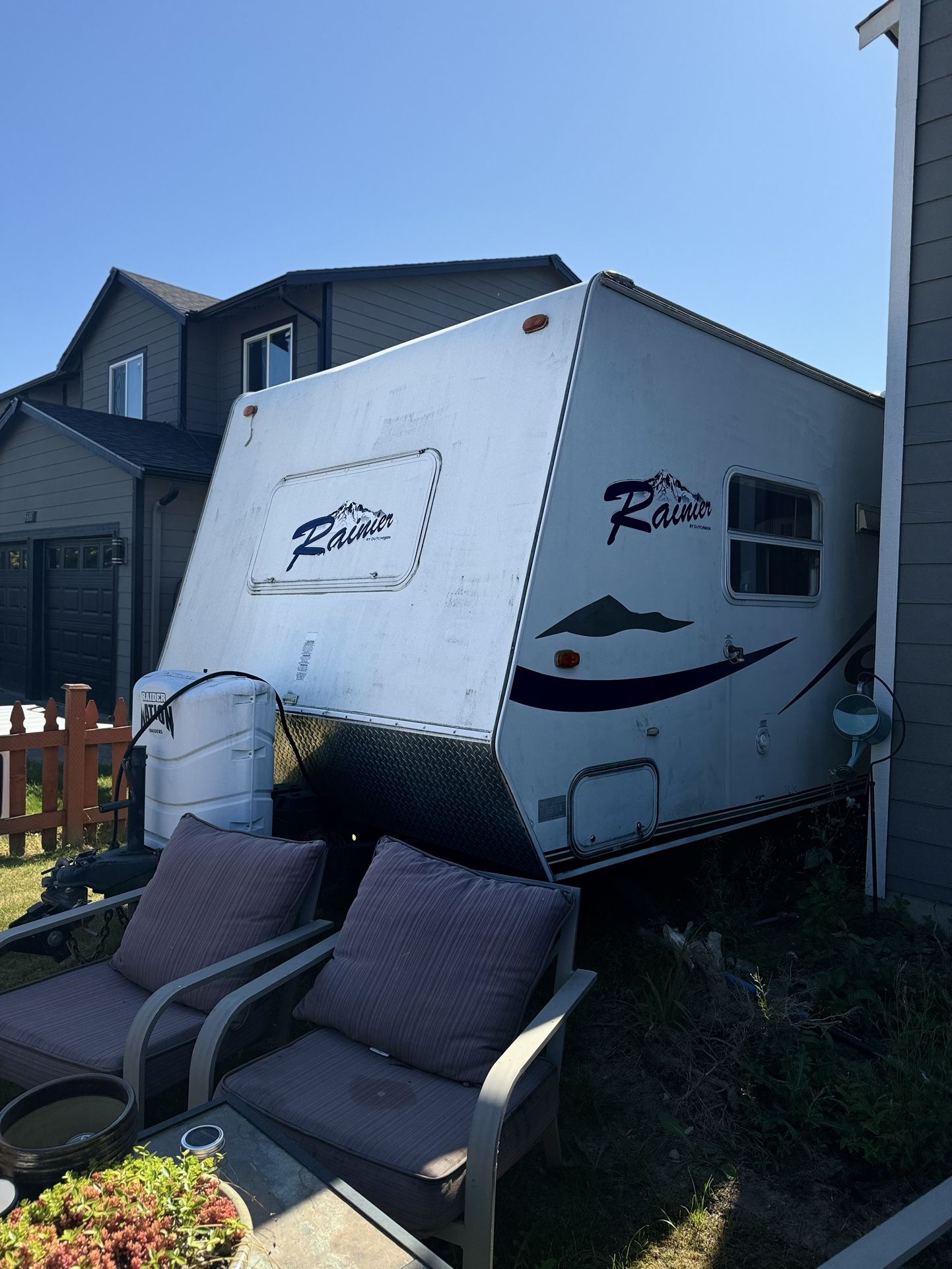 2007 Rainier 23’ Dutchmen