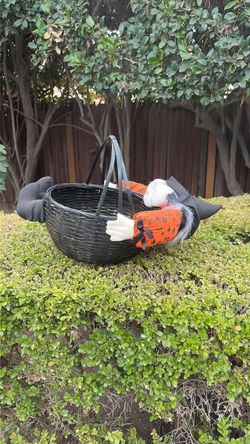 TRICK OR TREAT CANDY BASKET