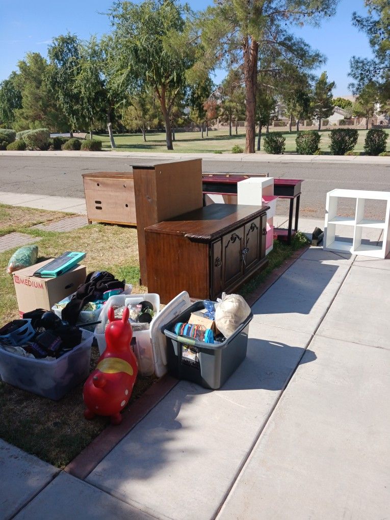 GARAGE SALE!!!! Lots Of Stuff