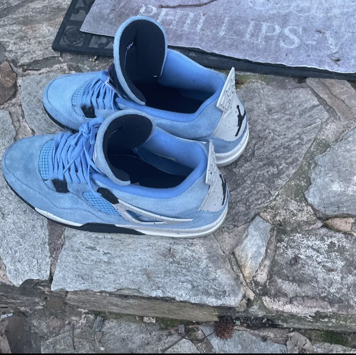 UNC Jordan 4 