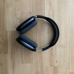 Midnight black apple max headphones