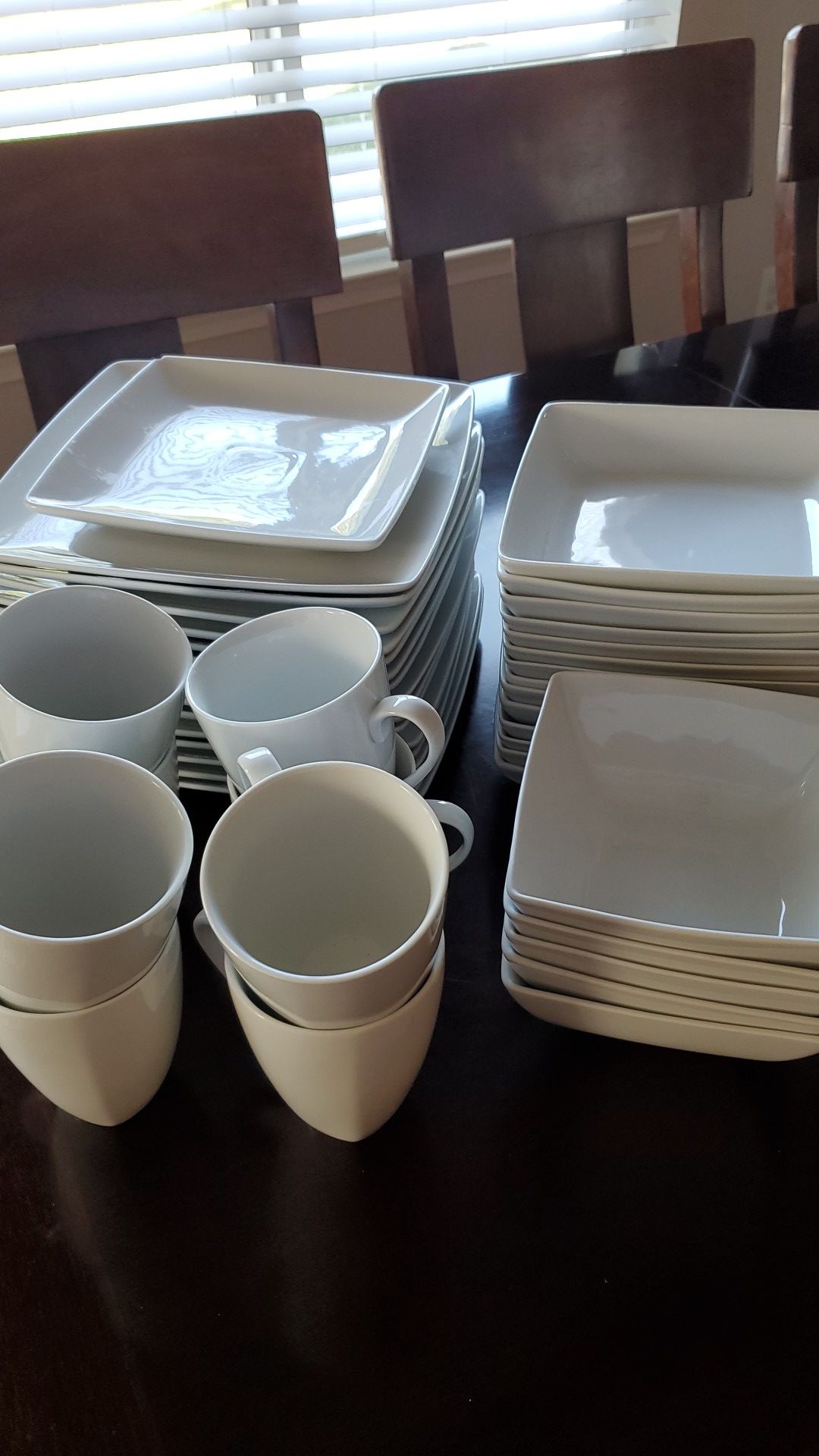 Dishes set