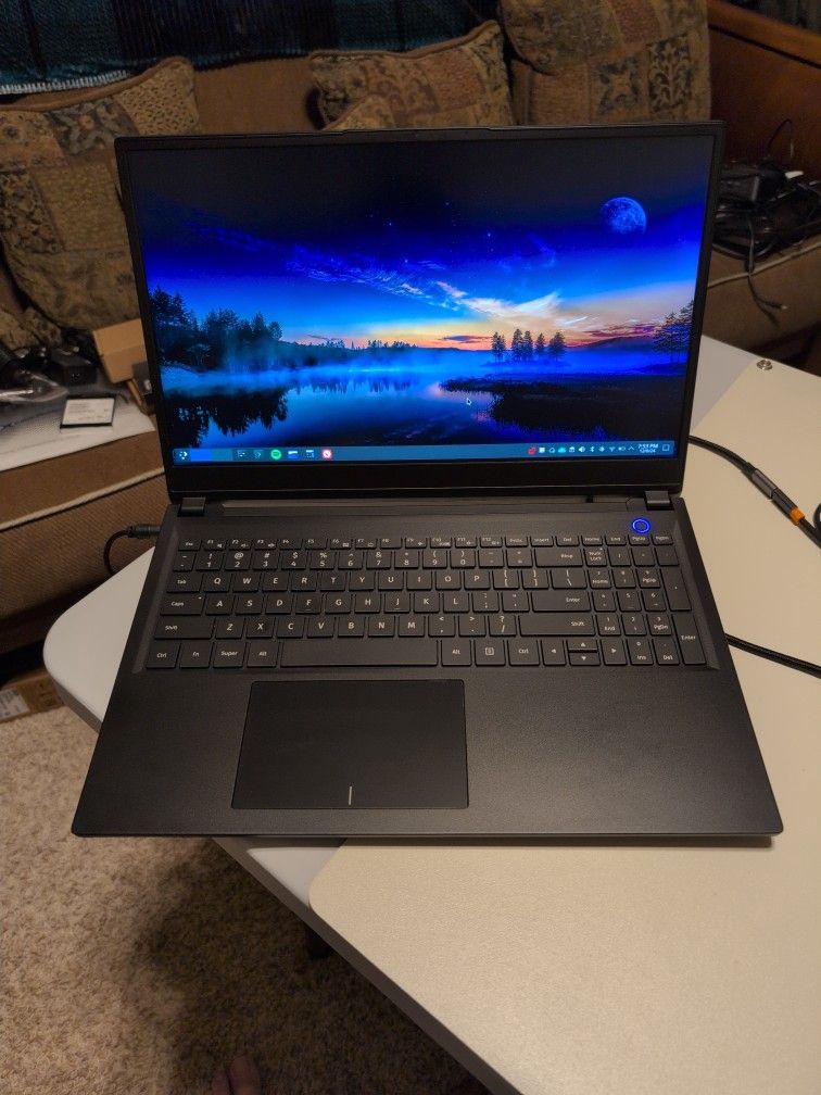 System76 Pangolin 16" AMD Ryzen 7 7840U, 32GB, 2 TB