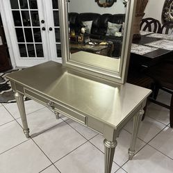 Eldorado Furniture Vanity And Stool