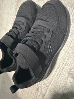 Kids Black Sketchers size 2.5