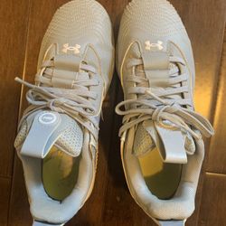 UnderArmour Boy Baseball Cleats - 4Y