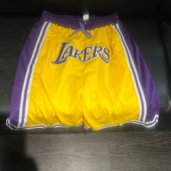 LAKERS SHORTS SIZE M