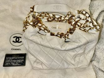 VINTAGE CHANEL LEATHER LAMBSKIN IN WHITE W/ GOLD ACCENTS