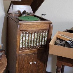 ANTIQUE SILVEROLA PHONOGRAPH
