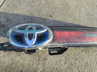 16-20 toyota mirai rear trunk tail light