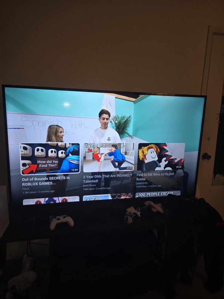 Tcl 65" Smart TV, 9-10 Condition $225
