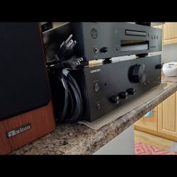 Onkyo  System / And 4 Speakers 