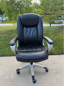 High back Large Executive Computer desk chair.