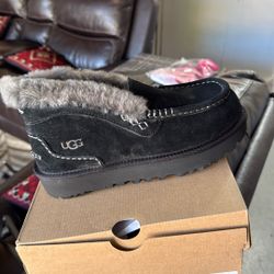 UGG 