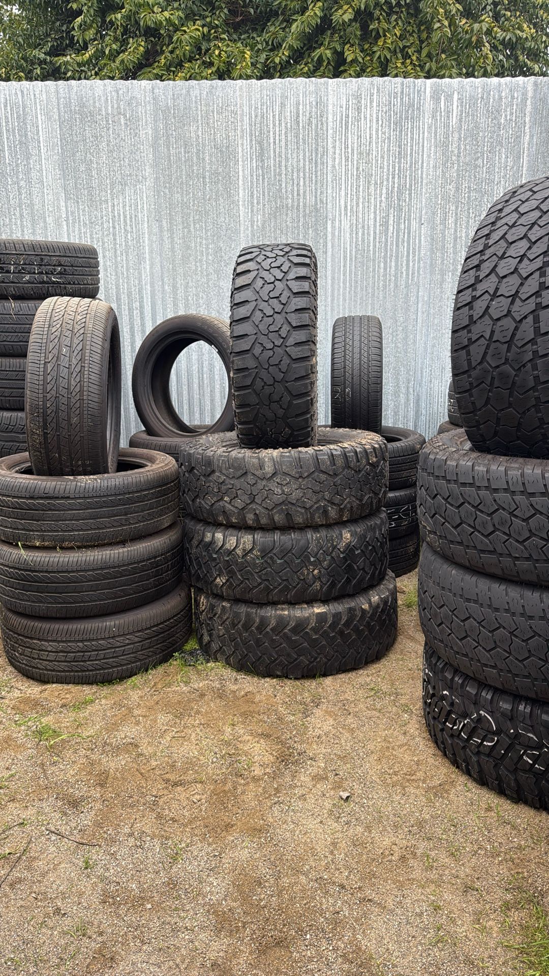 Trail Hog A/T 285/70/17