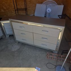 Dresser Plys 2 Nightbstands