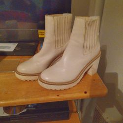 Cream Colored Woman's Boots 6 1/2