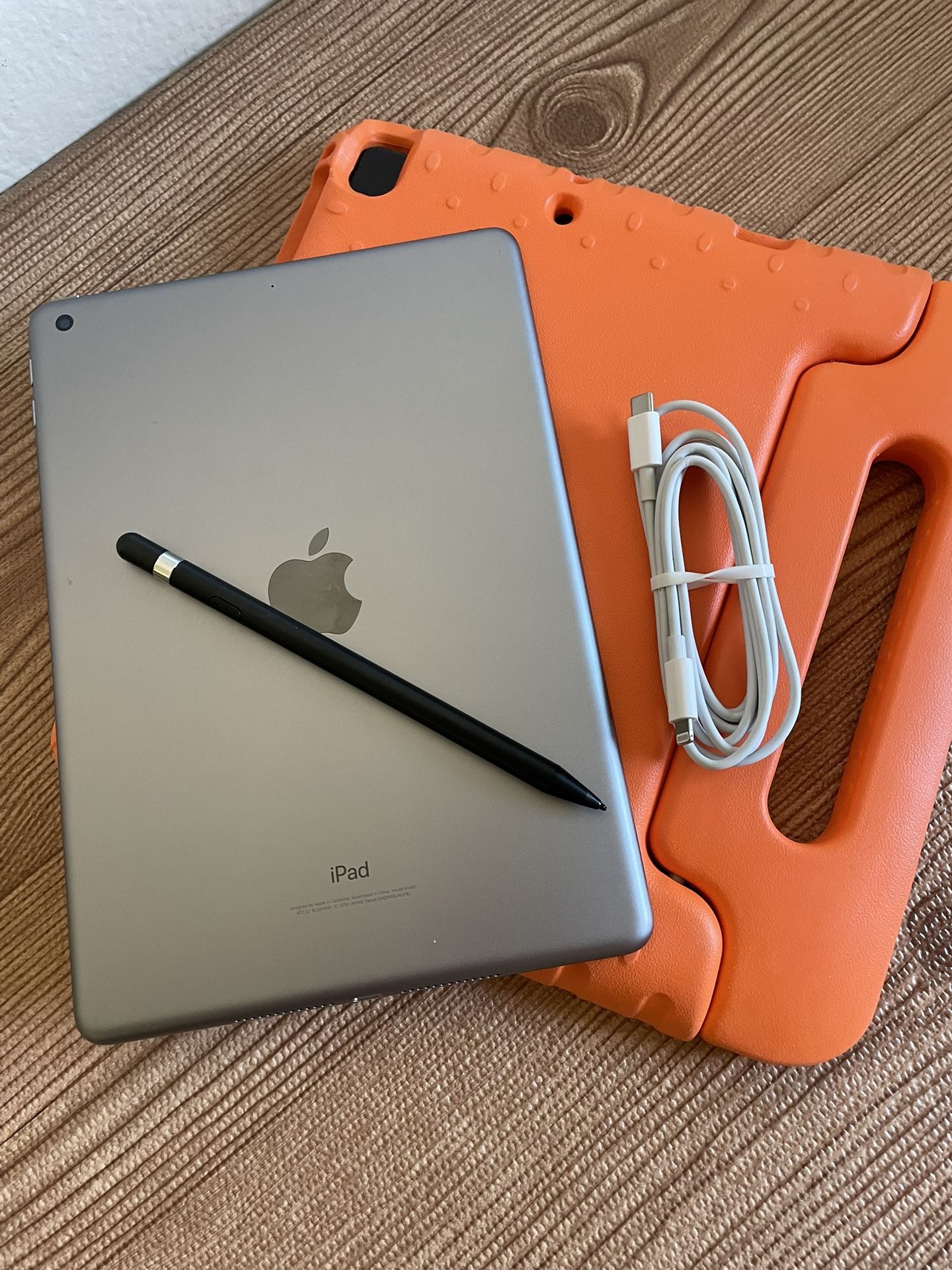 iPad 6th Generation 32GB With Pencil And Kids Case