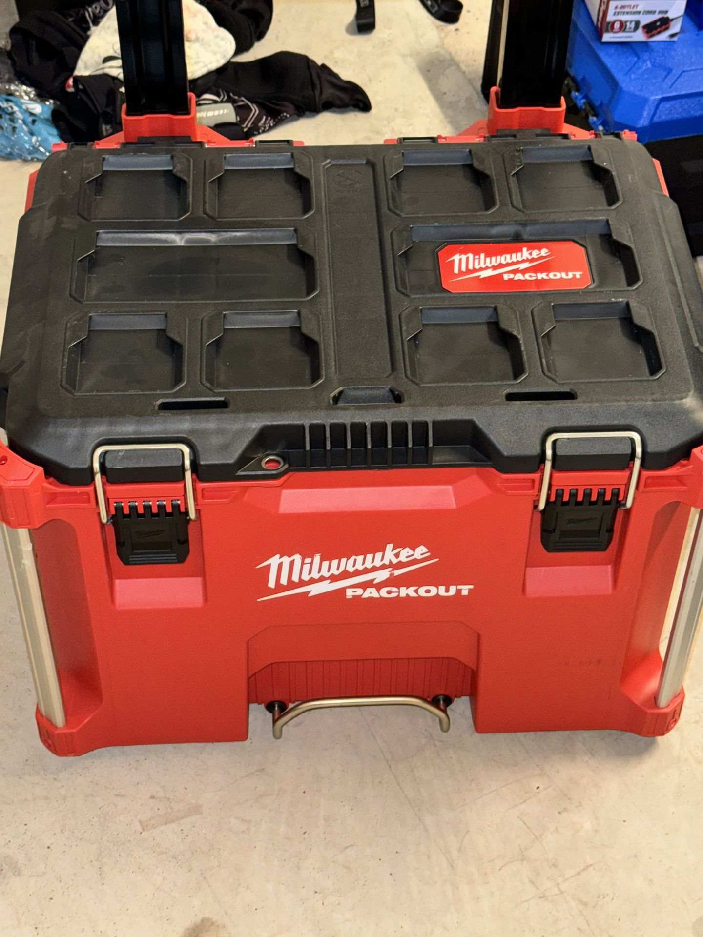 Milwaukee PACKOUT 22 in. Rolling Modular Tool Box 