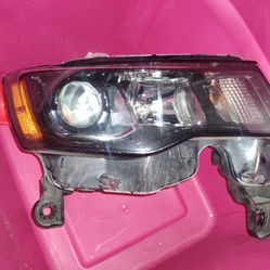 2017 jeep grand Cherokee OEM headlights
