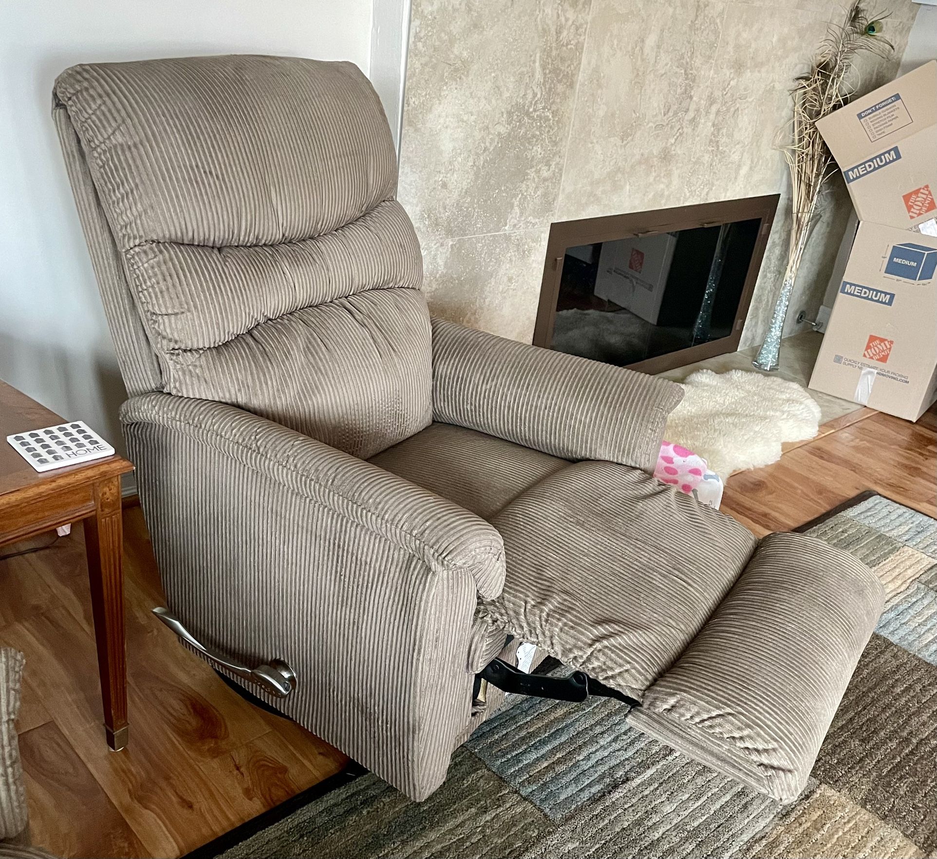 Lazy Boy Swivel Rocker Recliner for Sale in San Diego, CA OfferUp