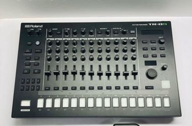 Roland TR8-S