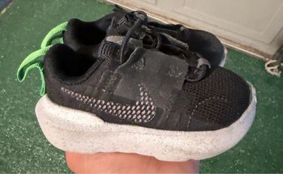 Toddler boys Nikes size 5C