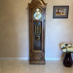 Grandfather Clock Howard Miller