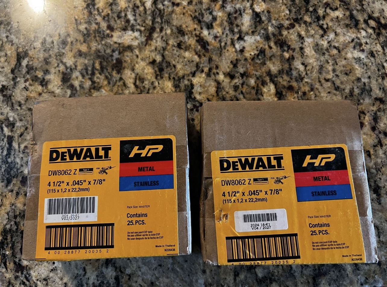 25-PACK DEWALT HP Grinding Wheels 4 1/2" x .045" x 7/8" DW8062 Z Type 1 ($30 Each Box)