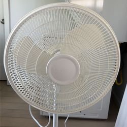 Lasko 16" Oscillating 3-Speed Pedestal Fan, S16200, White