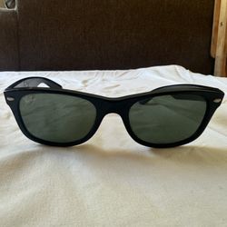 Ray Ban Wayfarers Sunnies. 