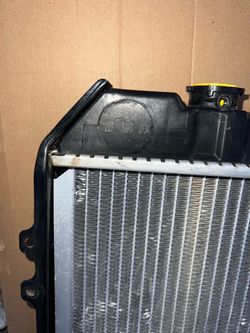 Car Radiator with Overflow Tank
