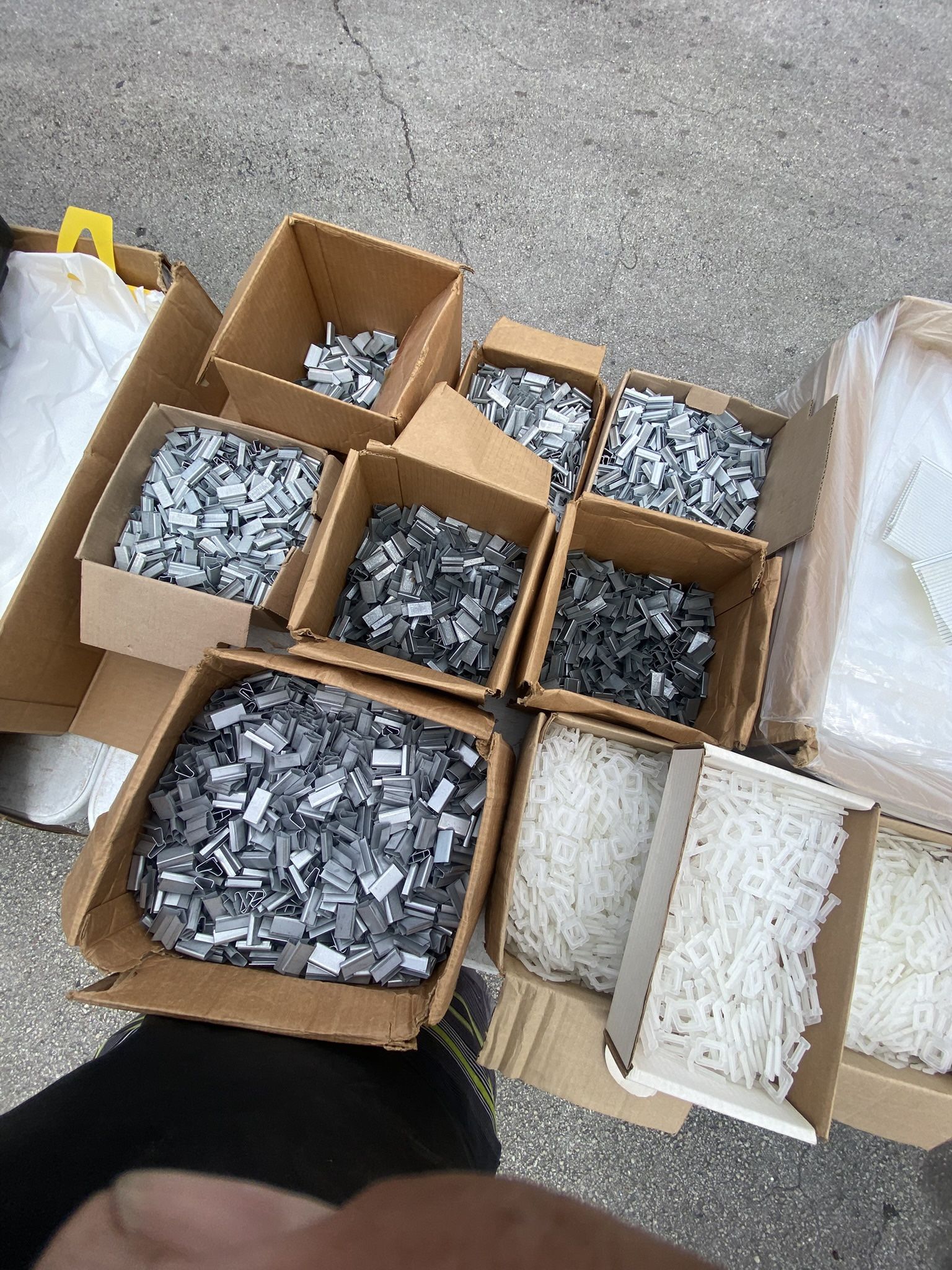 π¦ Poly Strapping Seals β Metal & Plastic β Bulk Lot π¦ β
Several cases: 500, 1,000, 2,500 count β
Includes metal and plastic seals β
Perfect for pac