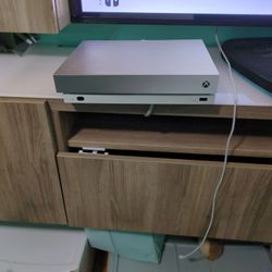 Xbox One X Taco Bell Edition 