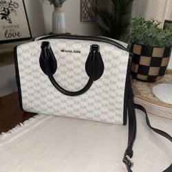 Michael Kors purse 