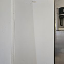 Frigidare Freezer Working Perfectly Fine Very Clean I Can Deliver To You 